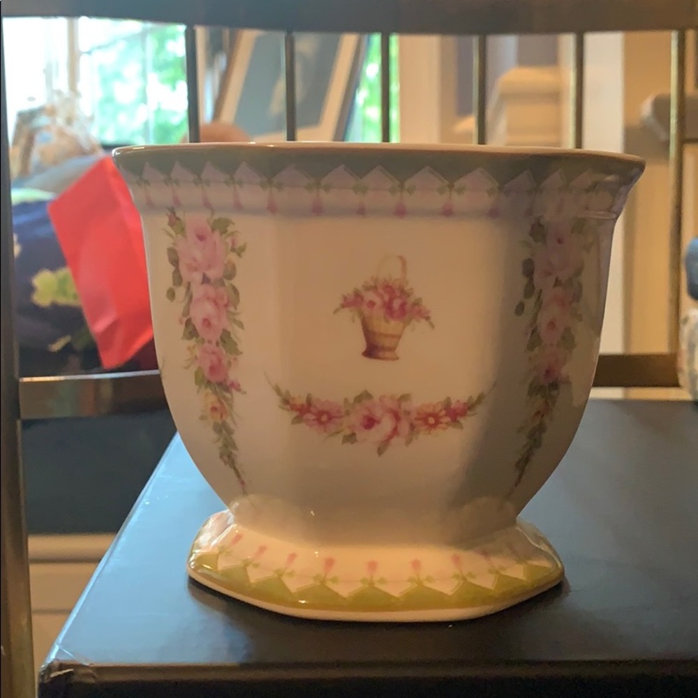 Victorian garland planter
